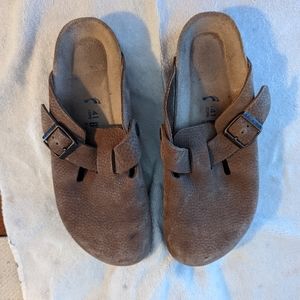Size 41. Pebbled suede. Birkenstock clogs